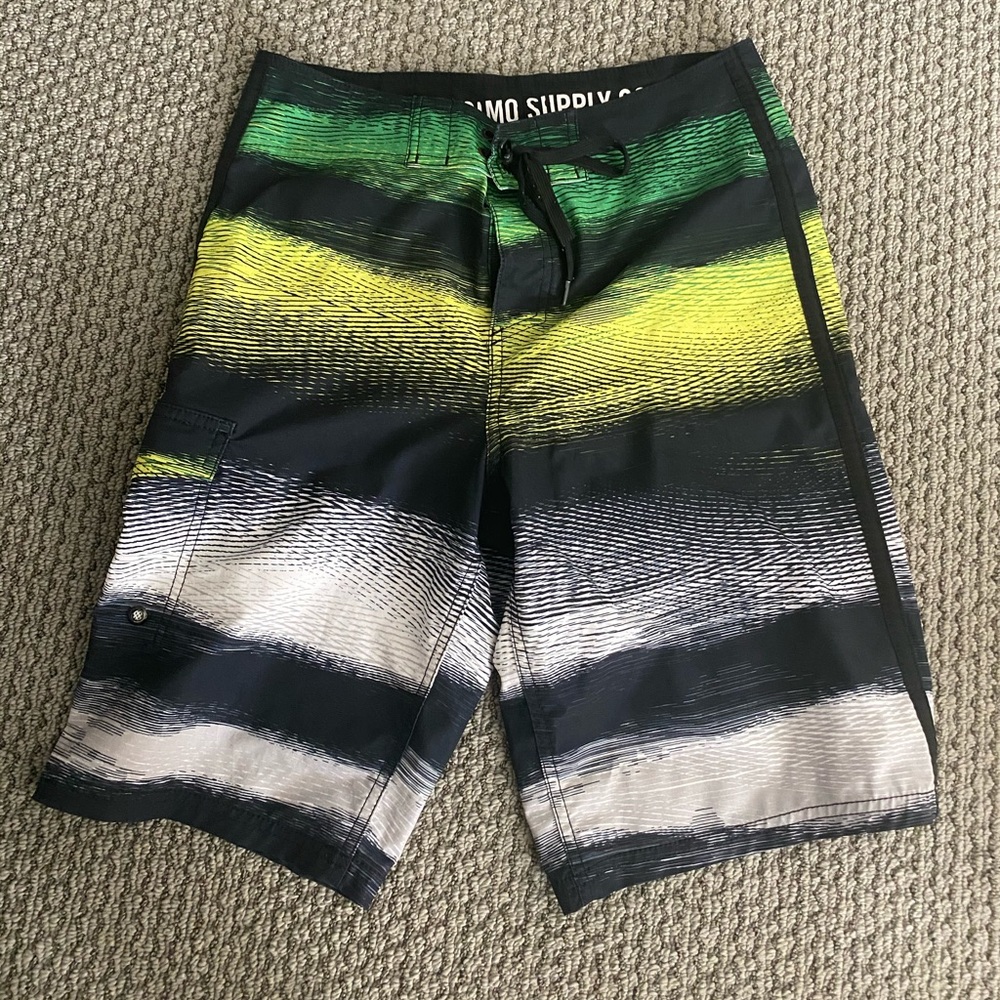 Men’s mossimo supply board shorts size 32